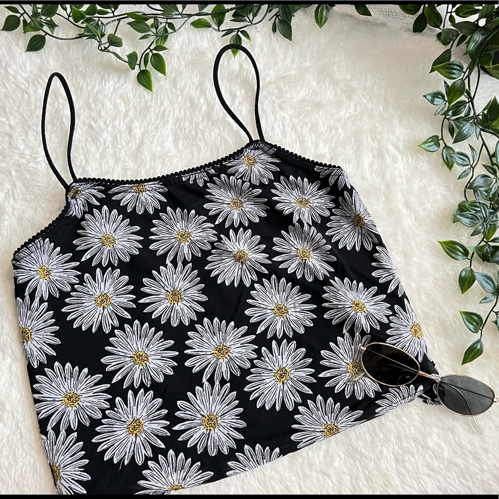 F21 ALL OVER FLORAL PRINT CAMI TOP